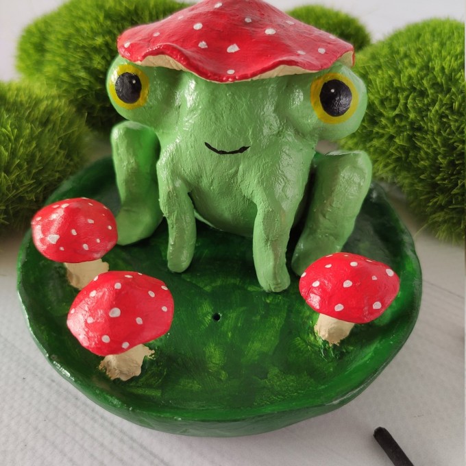 Big frog with mushroom hat incense holder Happy froggy with mushroom ...