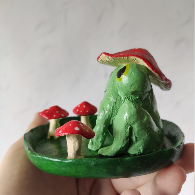 Big frog with mushroom hat incense holder Happy froggy with